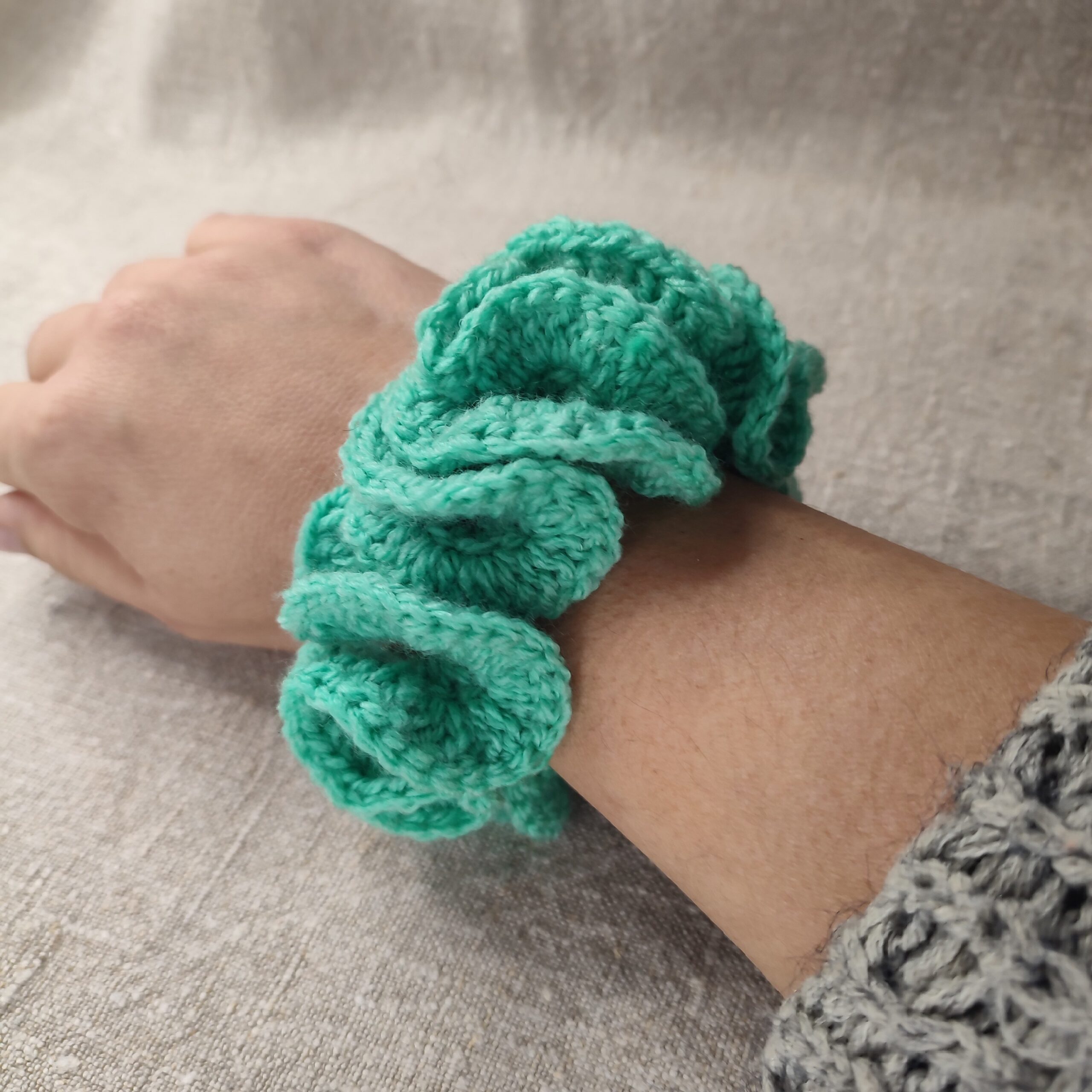 Scrunchie morska – intensywna i stylowa - obrazek 2